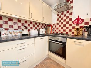 kitchen- click for photo gallery
